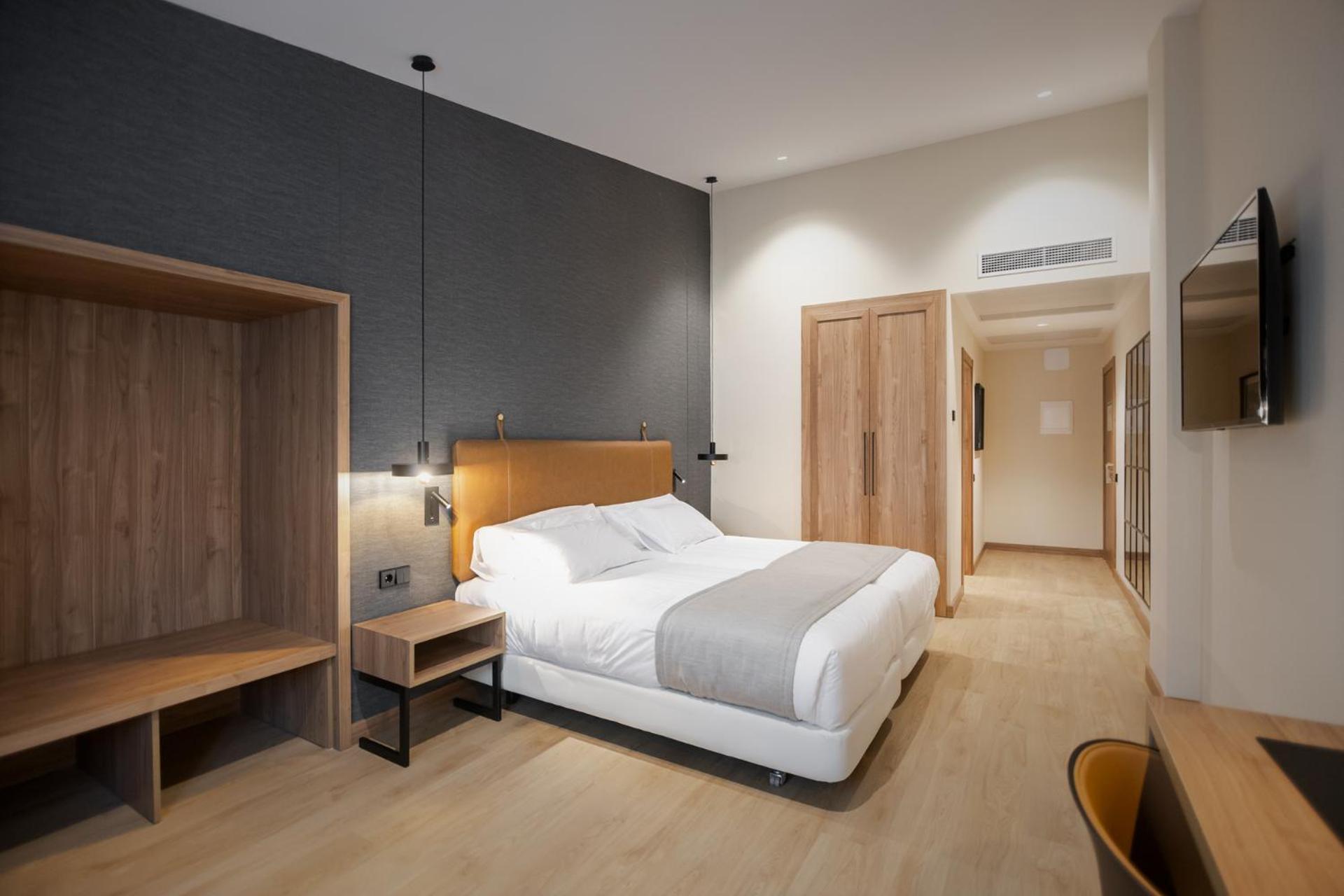 Deluxe Double or Twin Room Pool Access