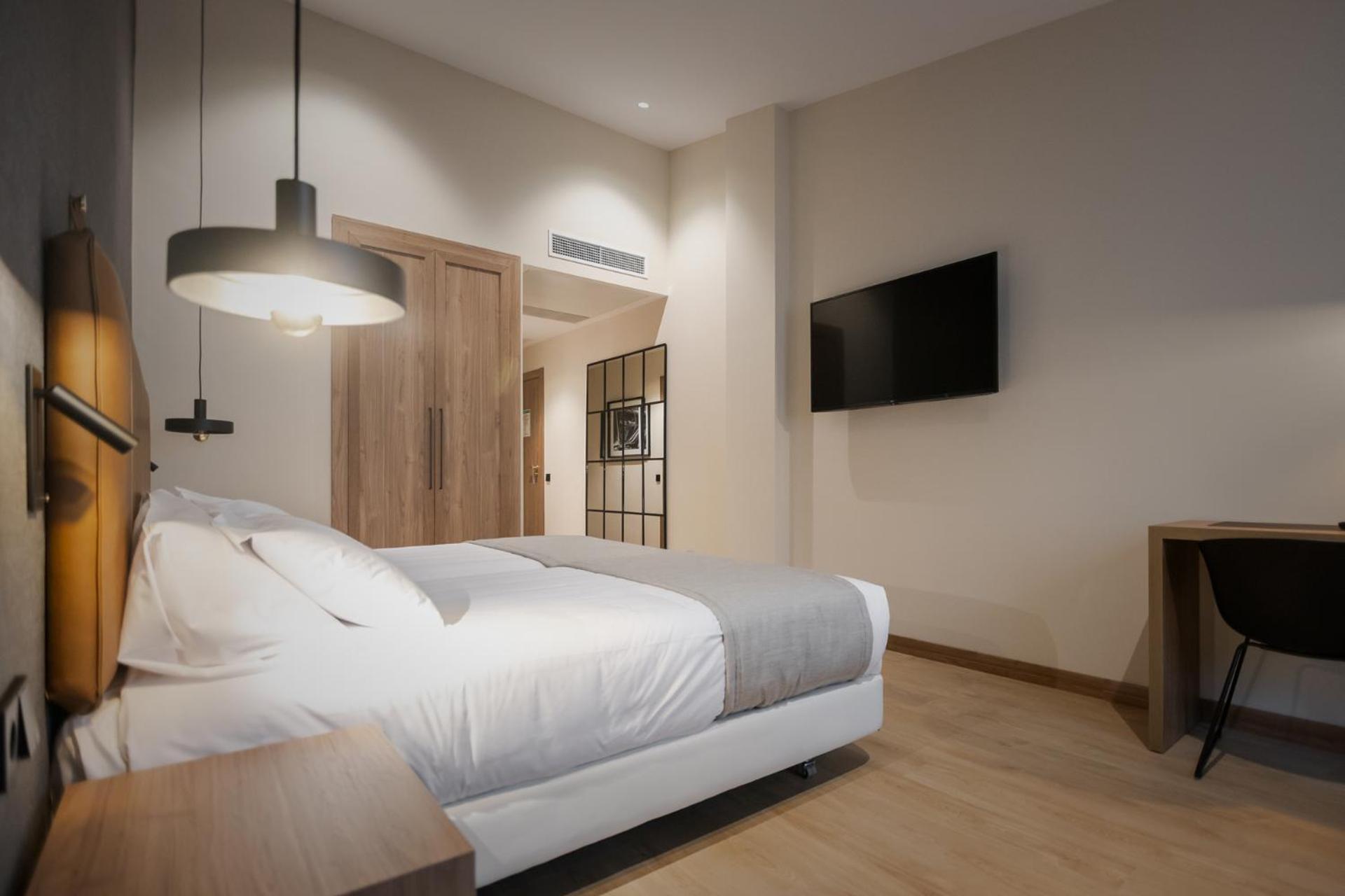 Deluxe Double or Twin Room Pool Access